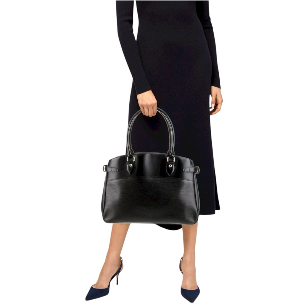 Louis Vuitton Passy PM Black Epi Leather Handbag  Authentic Excellent Condition - Picture 4 of 15
